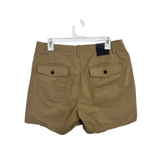 NWT Banana Republic Khaki Chico Shorts Size 10 Classic Pockets Vacation Beach - Picture 2 of 6